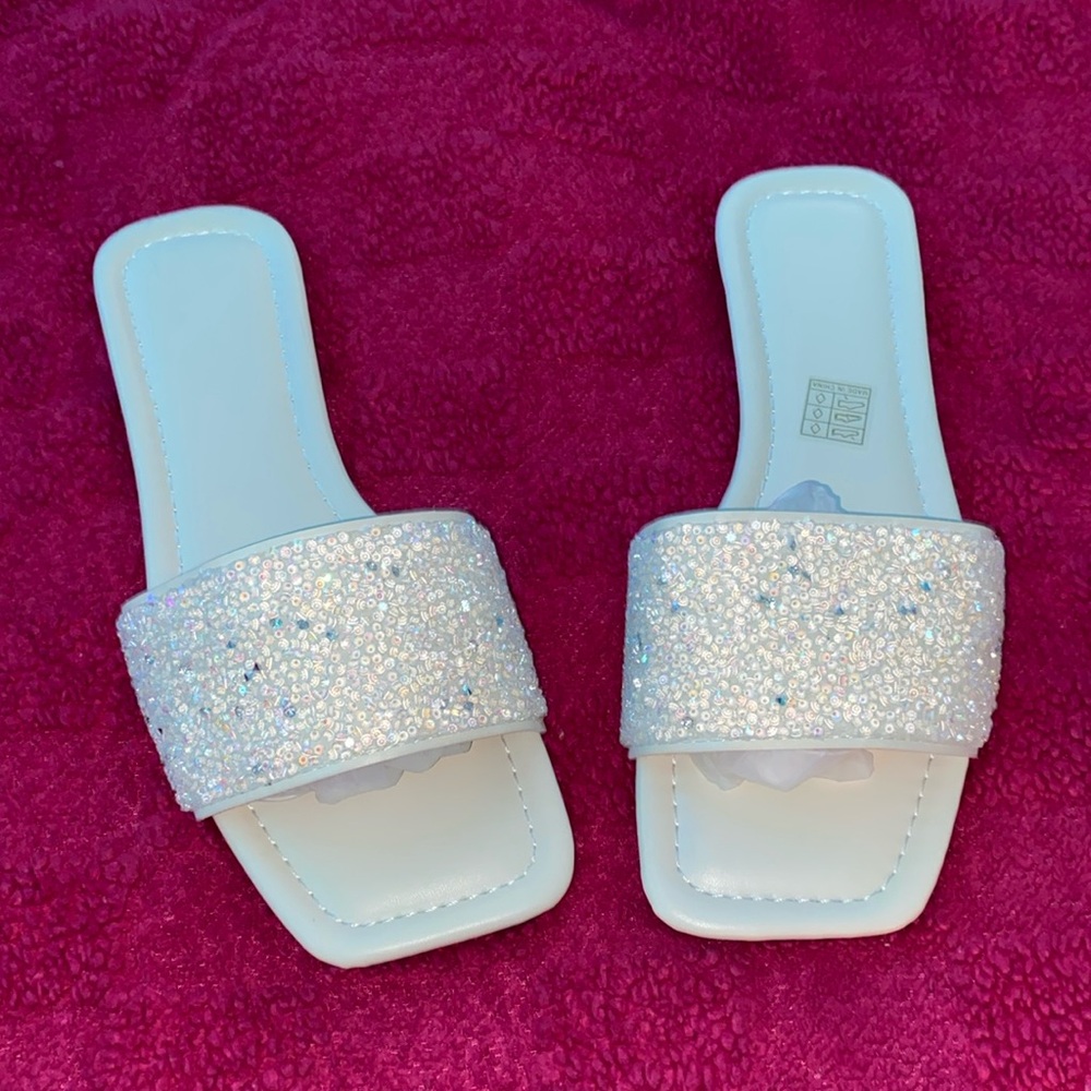 |Brand new | Cute sparkle slides